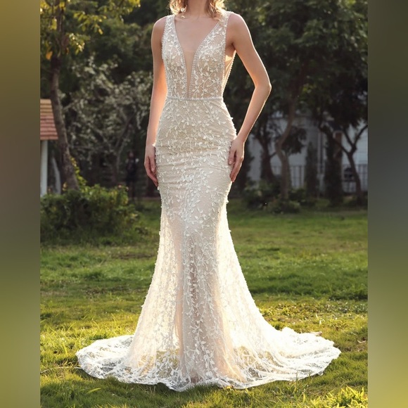 Brand new Chic Nostalgia Ezri wedding gown with detachable skirt and wings! - Picture 1 of 7